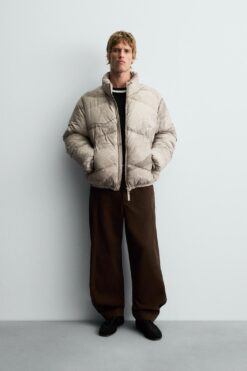 Alternative view of ÁO KHOÁC CHẦN BÔNG HỌA TIẾT TRỪU TƯỢNG